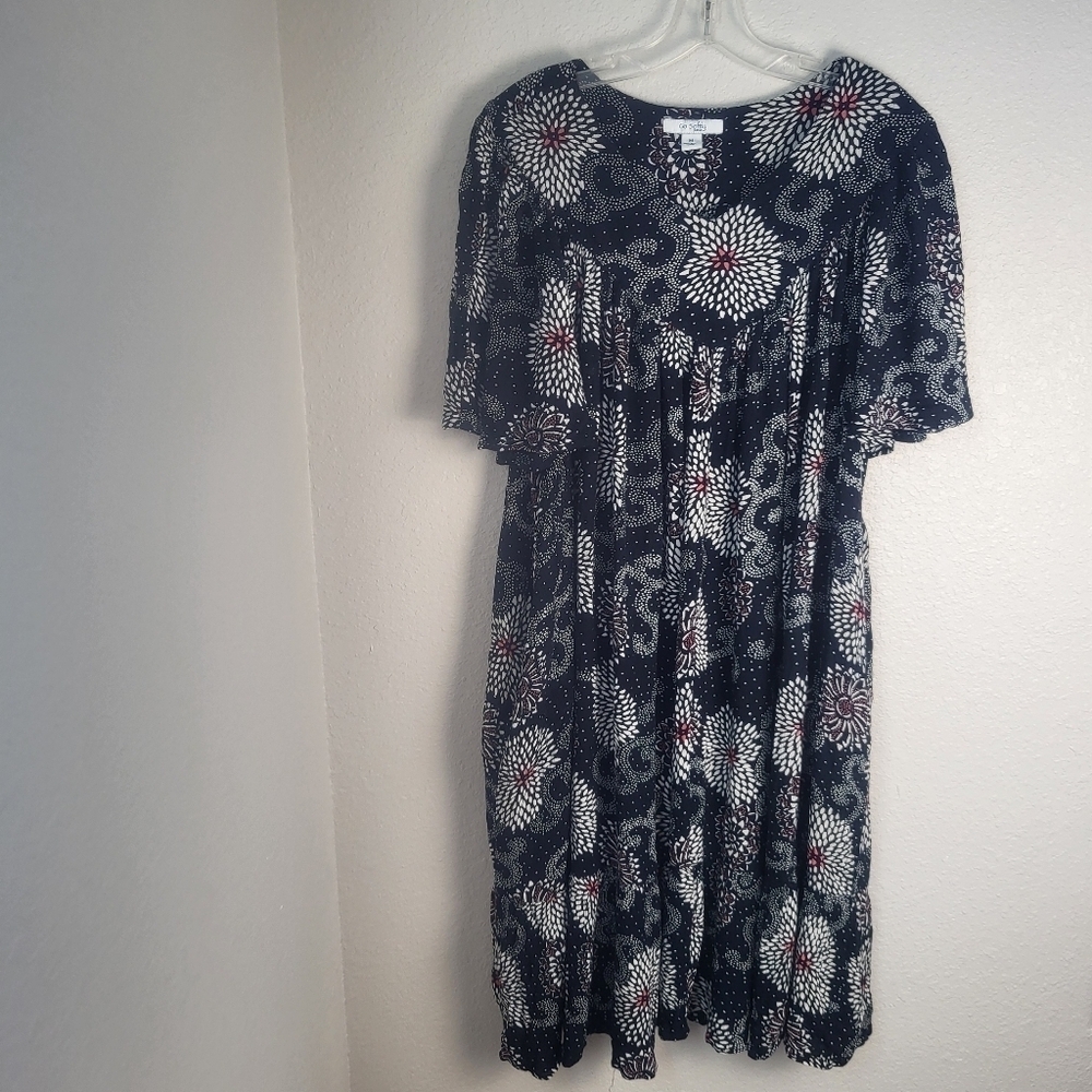 Go Softly Midi Dress Women's Size Medium Black With White/Red Flower Motiff